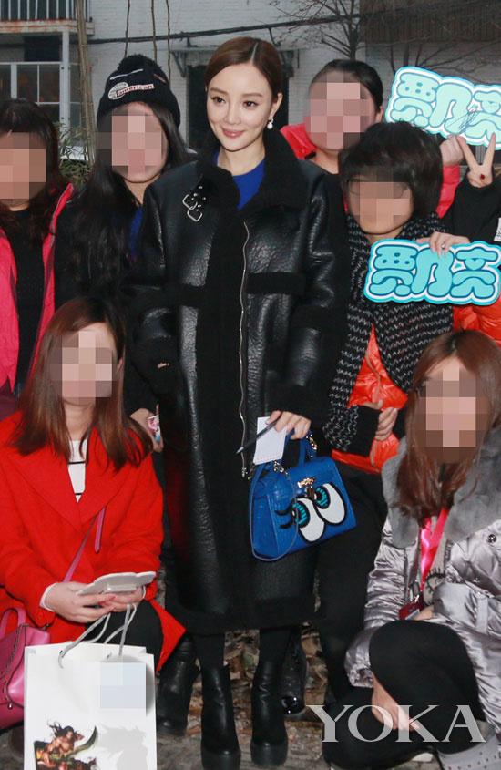 2400元能干啥 奥运冠军的工资买不起唐嫣一双