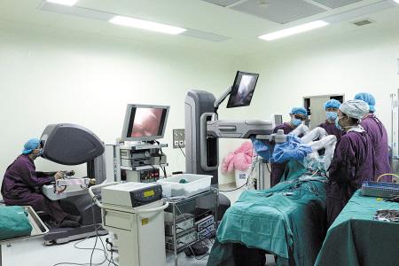 国内首例国产机器人手术在湘雅三医院成功实施