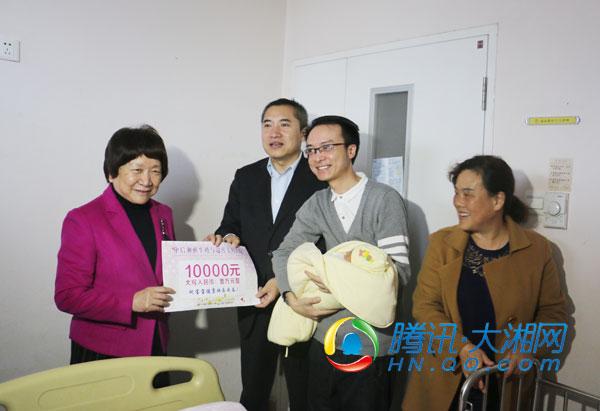 中国首例供胚移植试管婴儿自然怀孕生子