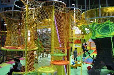 反弹蹦床公园落户长沙环宇城 体操冠军秀花式蹦床_大湘网_腾讯网