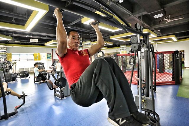 普通人健身哑铃多少斤 143898297.jpg