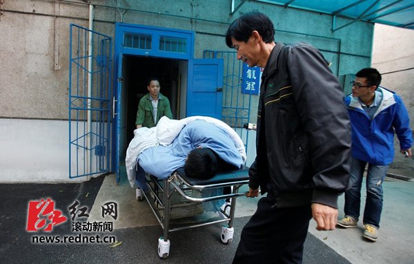 长沙一工地4名工人一氧化碳中毒 疑是燃气泄漏