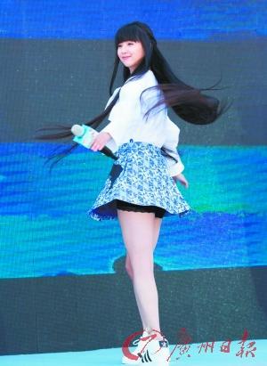 小彩旗否认只靠姨妈成名:能教我东西就挺好