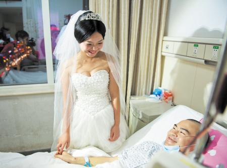 男友得白血病女友举债治疗 90后牵手共渡难关