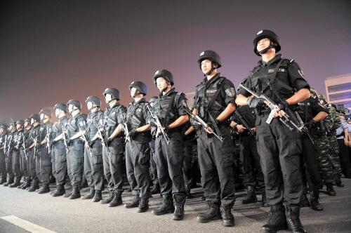 长沙1700余名机关民警启动夜间巡逻防控