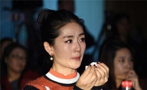 谢娜发文哀悼爷爷去世 张杰:我会一直陪着你