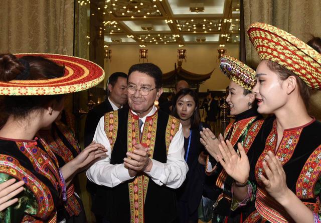 世界旅游发展大会刮起花瑶旋风