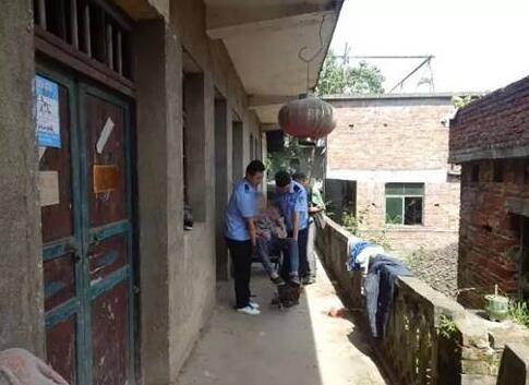 邵阳一女子瘫痪多年无身份证 辅警上门相助 –