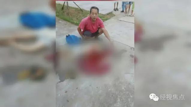 岳阳校车倒车撞倒八岁男童 警方已介入调查