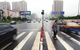 长沙死亡斑马线一个多月3起事故 居民却不愿撤