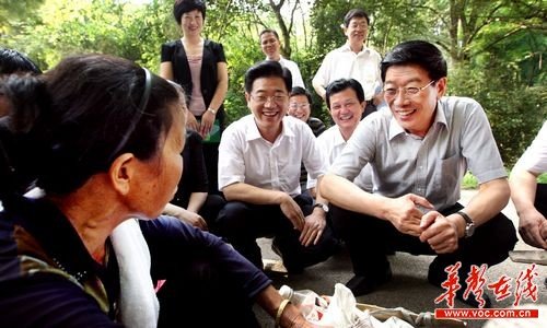 8月20日,省委副书记,省长徐守盛在靖州苗族侗族自治县排牙山国有林场