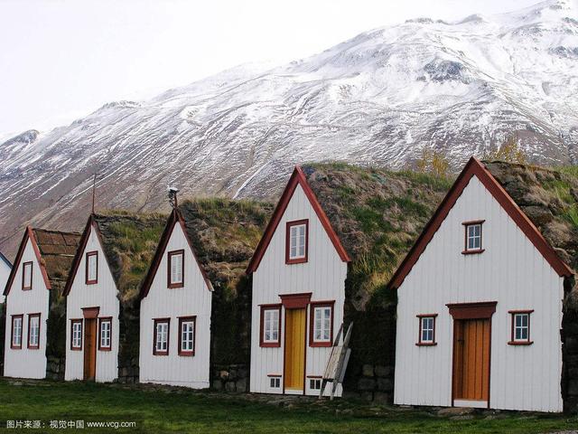 首次挺进世界杯的冰岛 原来是住在足球场上的
