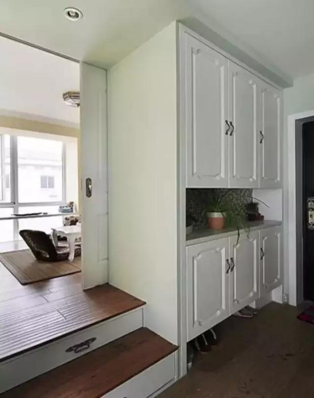 玄关没有坐的地方?四种鞋凳设计 让你坐着换鞋