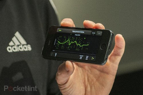 阿迪达斯推出智能足球 数据可无线传至手机