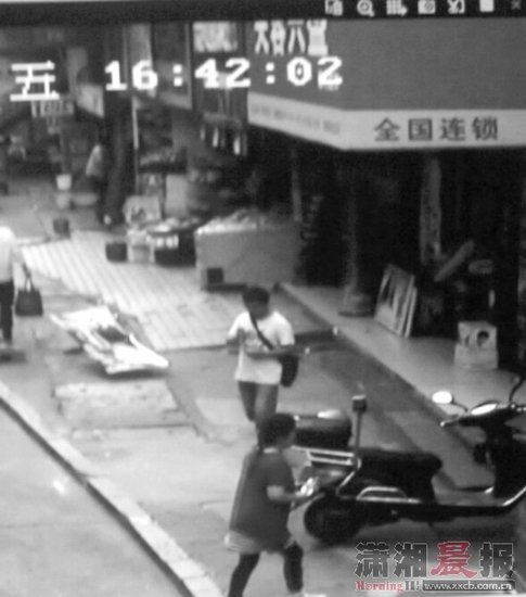 洛阳女孩跳河图片