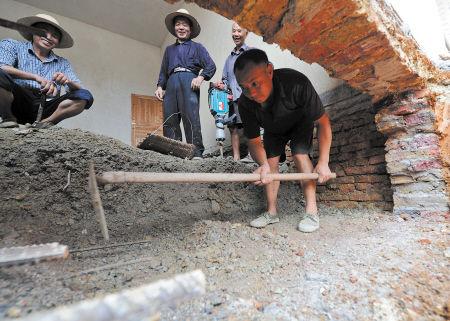 浏阳永和镇人口数量_永和镇工作人员给五保户和贫困户送去了党的温暖与关怀(3)