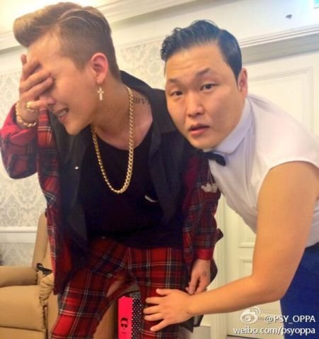 杜海涛下跪对象裤裆开裂 崩溃捂脸(图)_大湘网