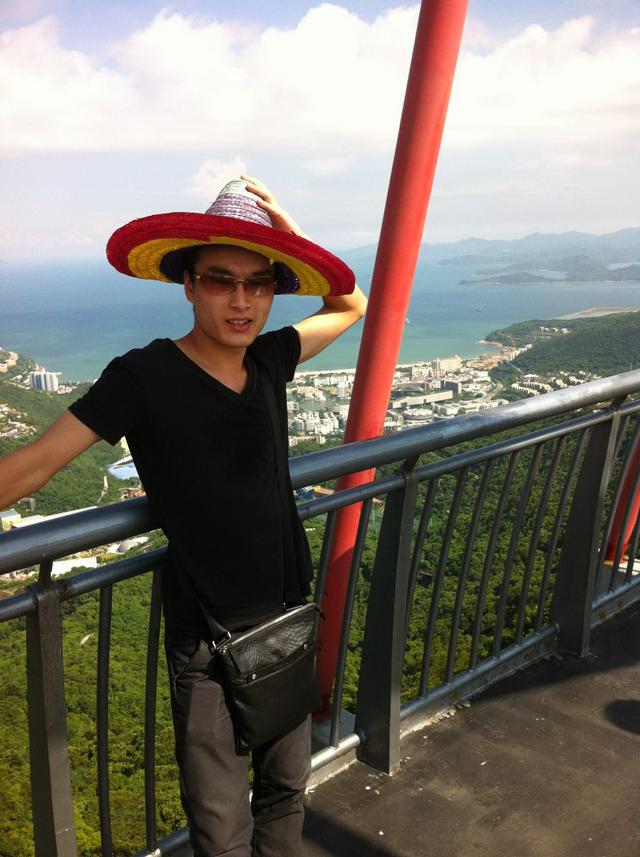 约会吧:20岁温柔女孩寻有缘人结婚