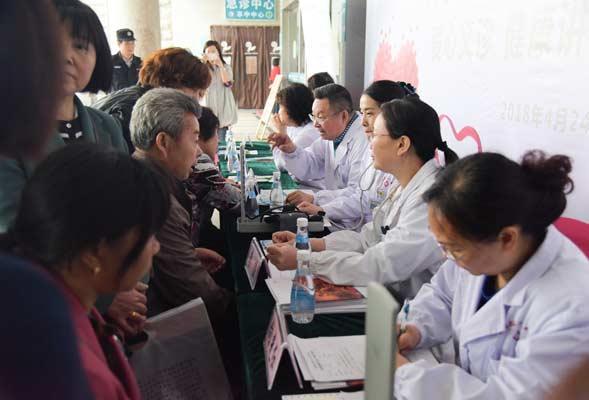 女孩感冒竟倒地抽搐 春季警惕脑膜炎多发