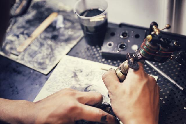 老口子文身师揭秘:长沙潮人都爱这么折腾皮肤