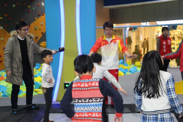 反弹蹦床公园落户长沙环宇城 体操冠军秀花式