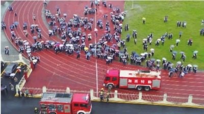 湘西一中学教学楼起火 开学消防课救了八百学