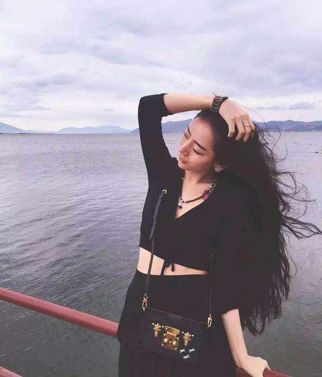 19岁私人和她的影院美女情趣内衣hushi图片