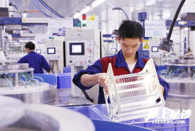 iPhone X的背后是长沙经开区的蓝思科技