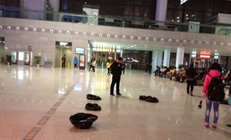 南京南站屋顶漏水严重 网友调侃称耗巨资建喷泉