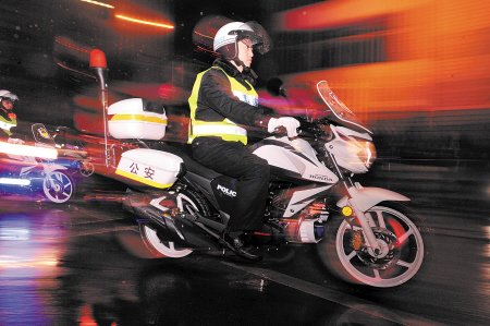 长沙交警配百辆GPS摩托车 安保两会两节暨春