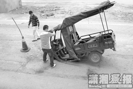 长沙一处无盖窨井连续两天坑人路人被撞昏迷