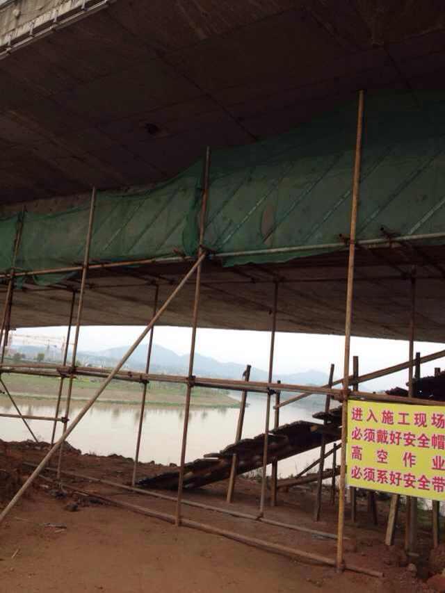 湖南新化资江二桥投资六千余万使用八年未验收