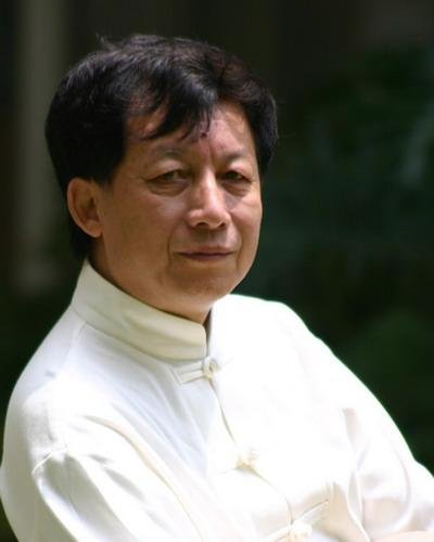 易中天批讲座给领导留位:来晚了就该站着听