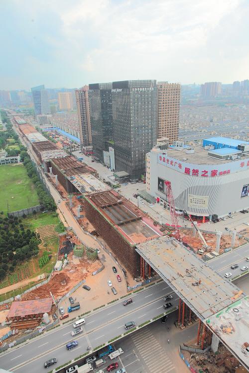 万家丽路高架跨过长沙大道 主体施工将8月完成