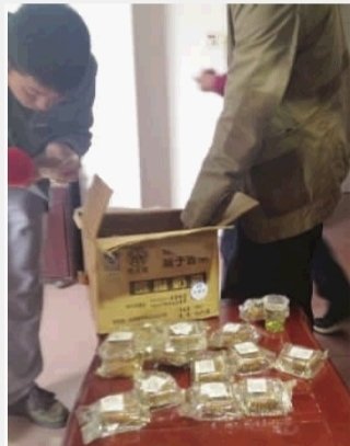 食堂奇葩菜月青椒炒月饼遭吐槽 二次销售或违规