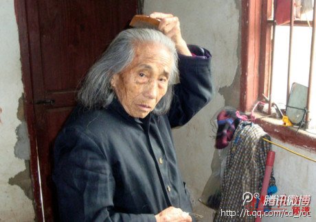 93岁常德老太73年不洗头 秀发如新