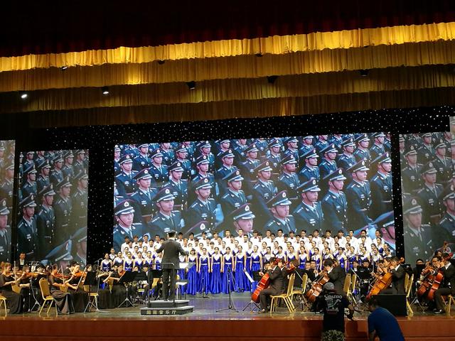 湖南举行"红旗颂"大型合唱晚会 庆建党95周年