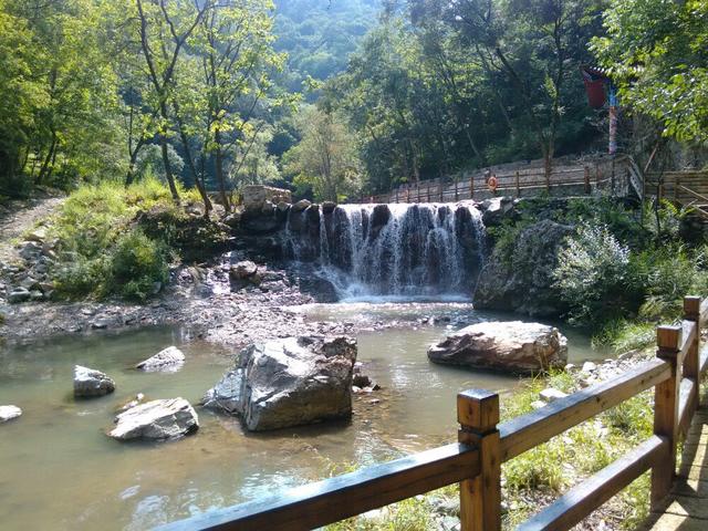 [安仁]感受形如月牙的大石湖风景区的明镜如茵