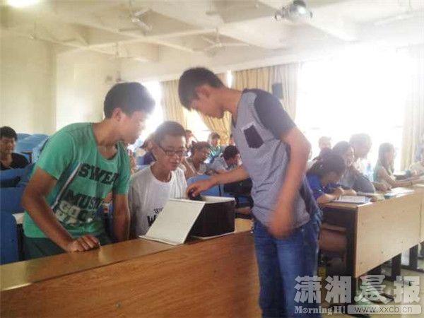 中南大学软件学院要求学生上课前先交手机