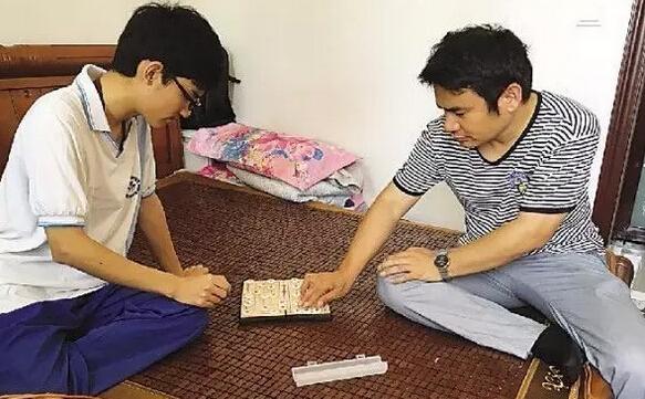 点赞!株洲一对象棋父子兵同时站上世界领奖台