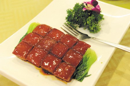 第23届中国厨师节明开幕 许菊云现烹百斤大鱼