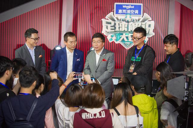 《足球解说大会》制片人喊话鹿晗:下一季等你