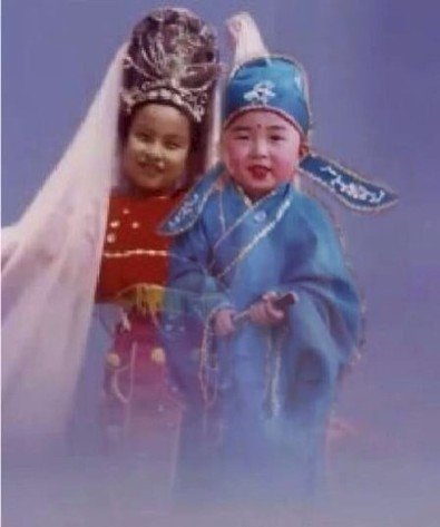 谢娜恶搞吴昕杜海涛童年照