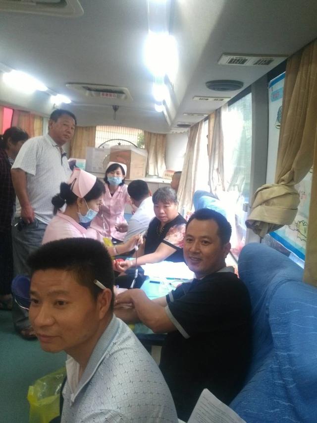 献血车上采血护士的一天