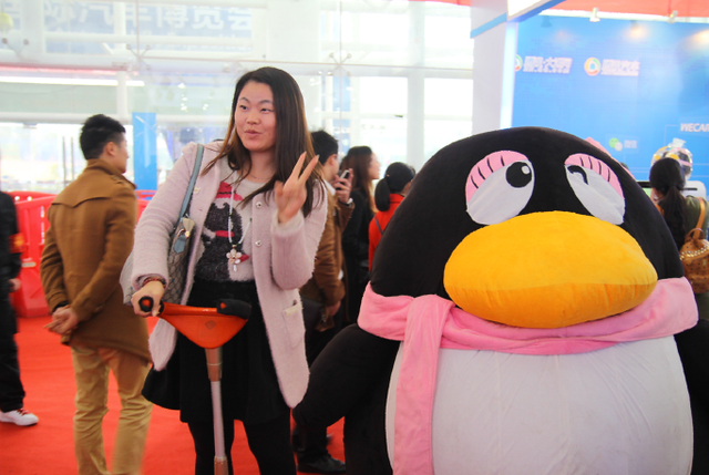 祝福大湘 萌翻全场 Q仔<em>Q妹</em>引爆<em>长沙</em>车展_大湘