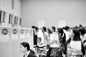 教育部公布近年就业率低本科专业 热门专业在