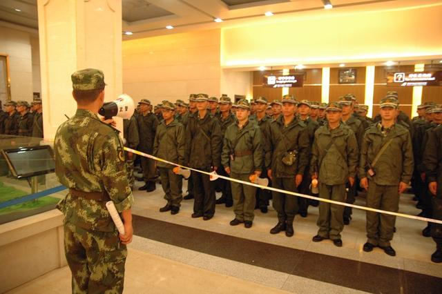 湖南千余警力确保八月初一南岳游客祈福安全