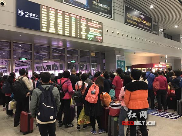 高铁衡阳站与广州间增开两对临客