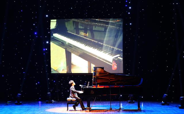卡罗德钢琴世界领先专利 在家可欣赏艺术家现