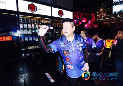 长沙首家飞镖主题清吧开业 国际顶级镖手展现